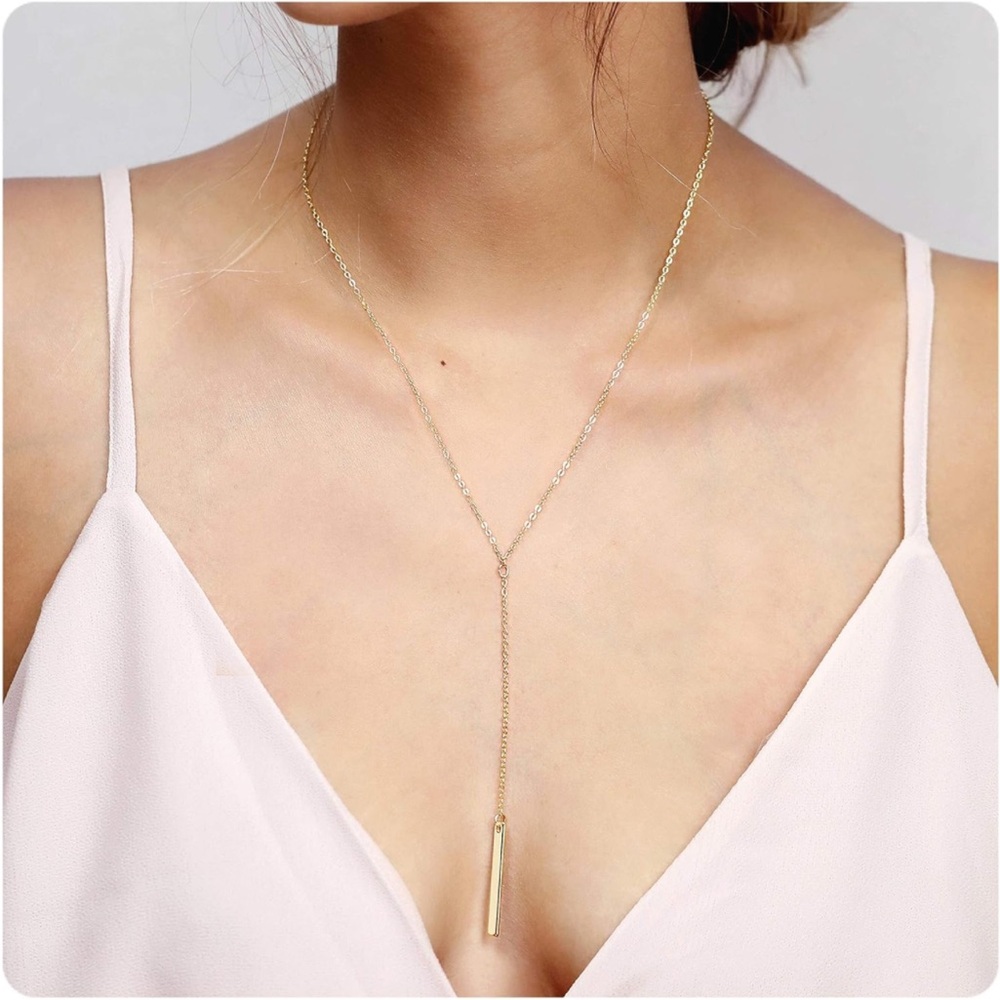 Elegant Gold Pendant Necklace